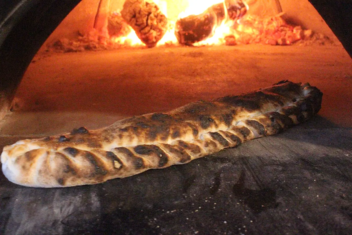 Calzone Barbacoa en pizzería de Vilanova