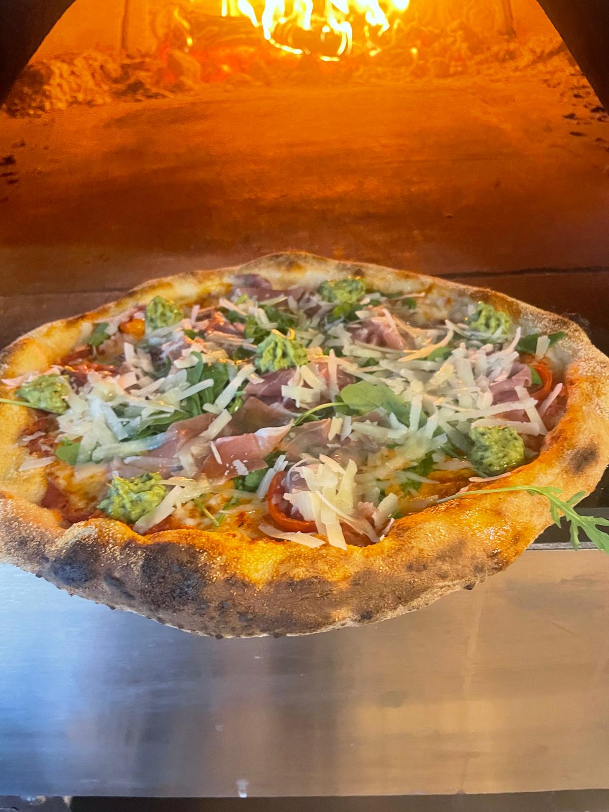 Pizza chouchou en pizzería de Vilanova i la Geltrú